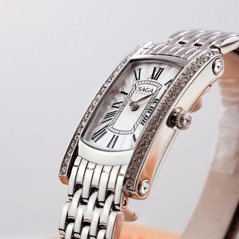  Saga Stella 71836-SVSVSV-2 – Nữ – Kính Cứng – Quartz (Pin) – Mặt Số 20x37mm, Đá Swarovski, Chống Nước 3ATM 