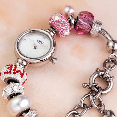  Saga 53229-SVMWSV-1 – Nữ – Kính Cứng – Quartz – Mặt Số 20mm, Đá Swarovski, Swiss Movt 