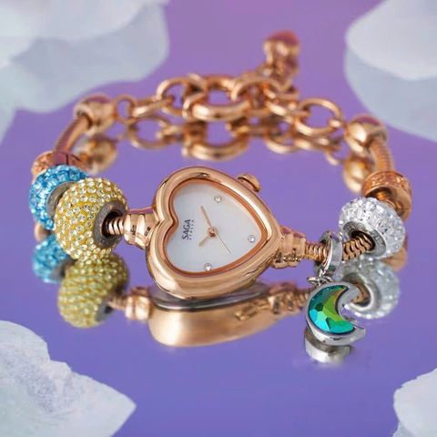  Saga Charm 71825-RGMWRG-4 – Nữ – Quartz (Pin) – Mặt Số 24mm, Kính Cứng, Chống Nước 3ATM 