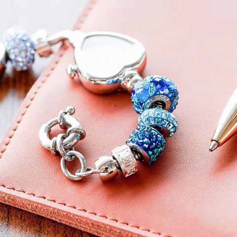  Saga 71825-SVMWSV-8 – Nữ – Quartz (Pin) – Mặt Số 24mm, Kính Cứng, Đá Swarovski 