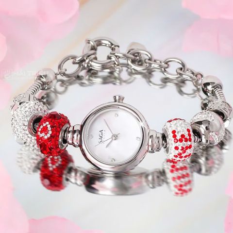  Saga Charm 53229-SVMWSV-9 – Nữ – Quartz (Pin) – Mặt Số 20mm, Kính Cứng, Chống Nước 3ATM 