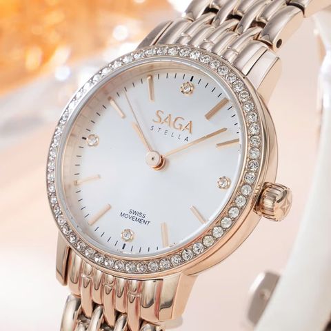  Saga Stella Chance 53578-LGSVLG-2 – Nữ – Quartz (Pin) – Mặt đính đá Swarovski – Chải tia sunray – Mạ vàng quyền quý 