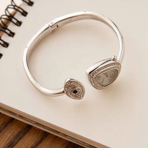  Saga Stella 71865-SVMWSV-2S – Nữ – Mineral Crystal – Quartz (Pin) – Mặt Số 20mm, Đính Swarovski, Khảm Xà Cừ 
