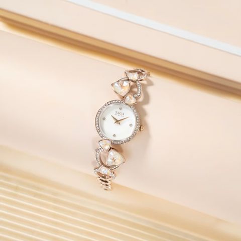  Saga 53767-CGMWCG-2 – Nữ – Quartz (Pin) – Giọt sương tinh khôi điểm xuyết trên nền mặt số ngũ sắc – Tam giác Reuleaux lấp lánh trên vòng tay 