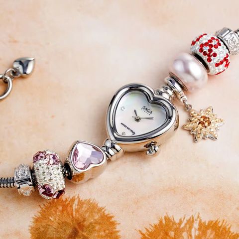  Saga Charm 71825-SVMWSV-10 – Nữ – Mặt số xà cừ chuyển sắc – Đính đá Swarovski – Bộ dây charm quyền quý 