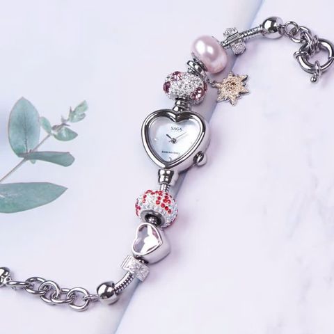  Saga Charm 71825-SVMWSV-10 – Nữ – Mặt số xà cừ chuyển sắc – Đính đá Swarovski – Bộ dây charm quyền quý 