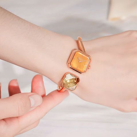  Saga Stella 80737-RGBNRG-2S – Nữ – Mineral Crystal – Quartz (Pin) – Mặt Số 20mm, Đính Swarovski, Khảm Xà Cừ 