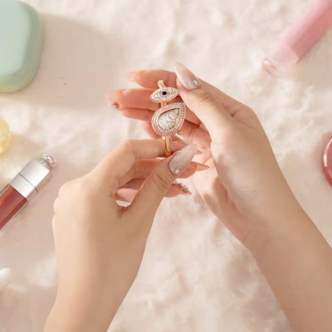  Saga Stella 71865-RGMWRG-2S – Nữ – Đính đá Swarovski – Khảm xà cừ – Sắc vàng óng ả và lộng lẫy 