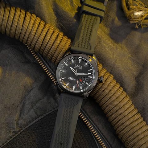  Saga 13568-IPBBKPUB-2 – Nam – Kính Sapphire – Quartz (Pin) – Mặt Số 42mm 