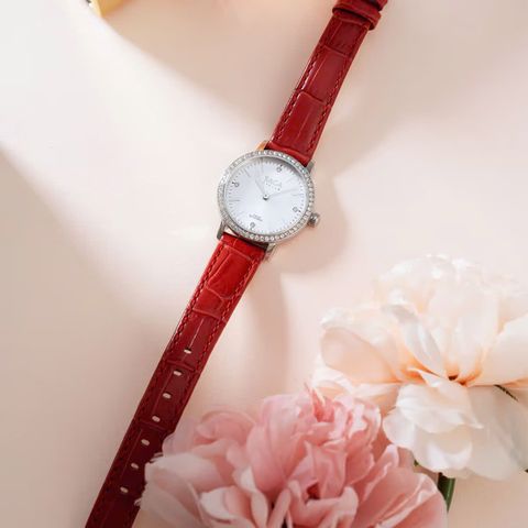  Saga Stella Chance 53578-SVSVRD-2 – Nữ – Kính cứng – Quartz (Pin) – Đính đá Swarovski – Sắc đỏ thời thượng – Dây da dập nổi vân cá sấu 