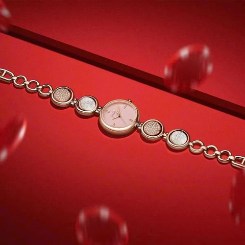  Saga 54297-RGPKRG-2 – Nữ – Kính Cứng – Quartz (Pin) – Mặt Số 24mm, Đính Đá Pha Lê, Mạ Vàng Hồng 