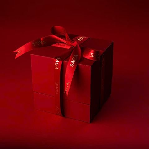  Saga 54297-SVWTSV-2 – Nữ – Kính Cứng – Quartz (Pin) – Mặt Số 24mm, Đính Đá Pha Lê, Máy Thụy Sỹ 