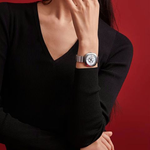  Saga 71993-SVMWSV-2 – Nữ – Kính Cứng – Ronda Quartz (Pin) – Mặt số 31.5 mm x 36 mm – Khảm Xà Cừ 