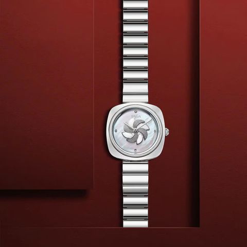  Saga 71993-SVMWSV-2 – Nữ – Kính Cứng – Ronda Quartz (Pin) – Mặt số 31.5 mm x 36 mm – Khảm Xà Cừ 