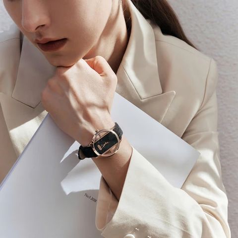  Saga Stella 53623-RGBCFBCF-2 – Nữ – Kính Cứng – Quartz (Pin) – Mặt Số 34.5MM, Dây Đeo Đính Đá Swarovski, Chống Nước 3ATM 