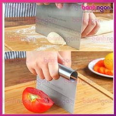 Miếng Cắt Bột Inox/Dụng Cụ Vét Bột 15*11cm