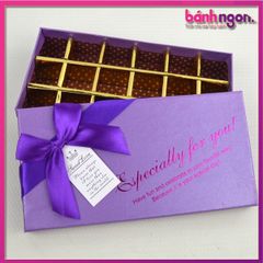 Hộp đựng socola 18 viên nơ chéo