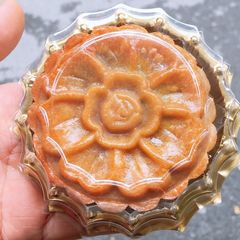 Bộ 10 hộp nhựa đế hoa vàng đồng đựng bánh trung thu 150g