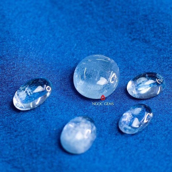 Aquamarine là một khoáng vật thuộc họ beryl