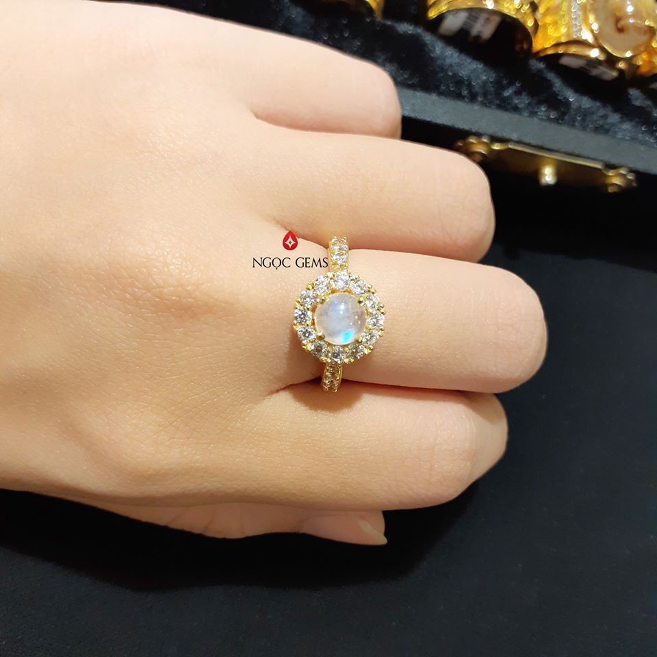 Nhẫn Rainbow Moonstone Vàng 10K