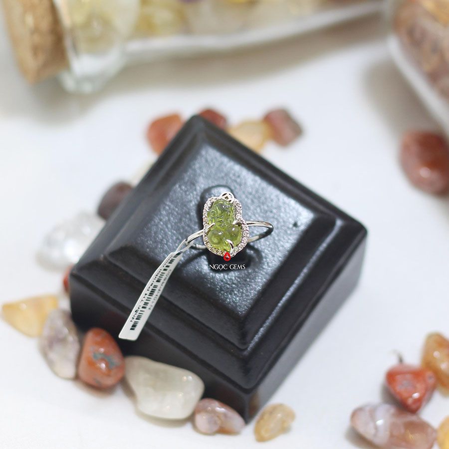 Nhẫn vàng 10k - mặt đá Tỳ Hưu Peridot