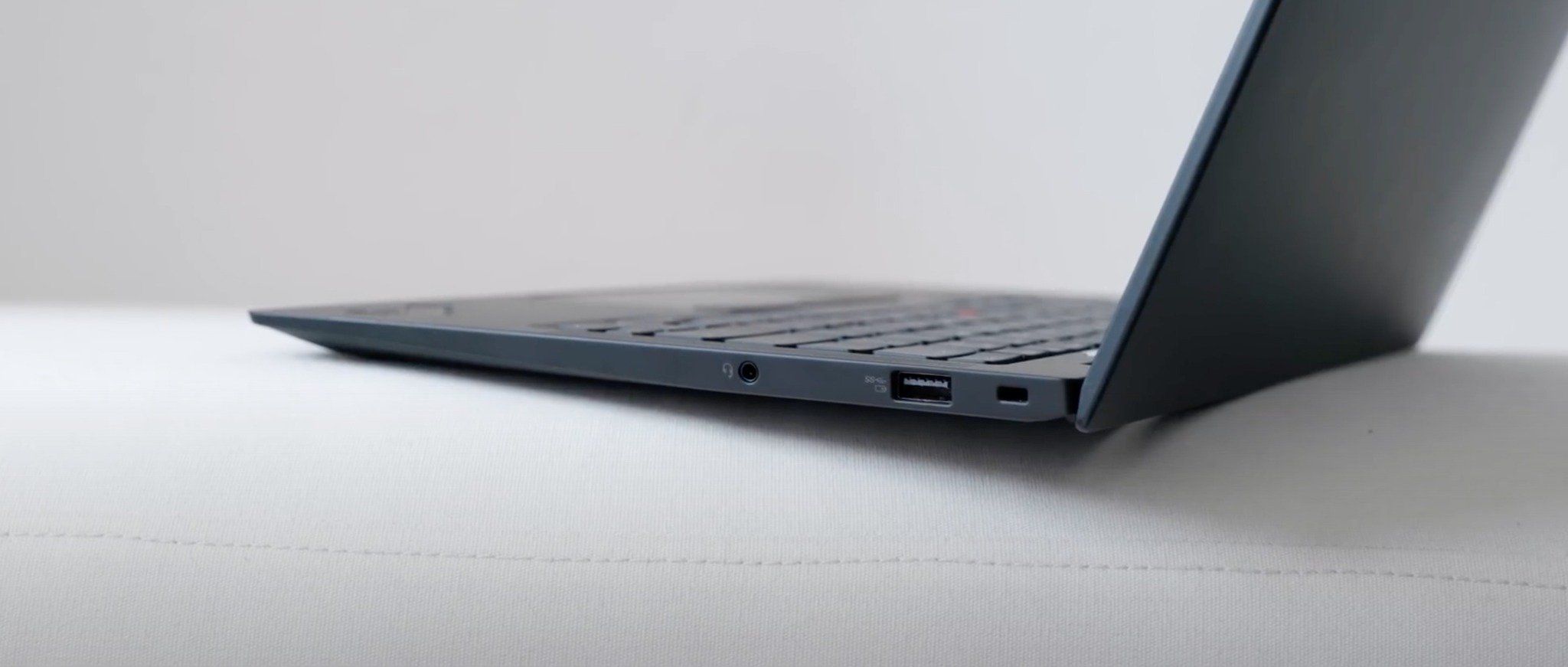 Lenovo Thinkpad X1 Carbon Gen 9 thoi luong pin khung