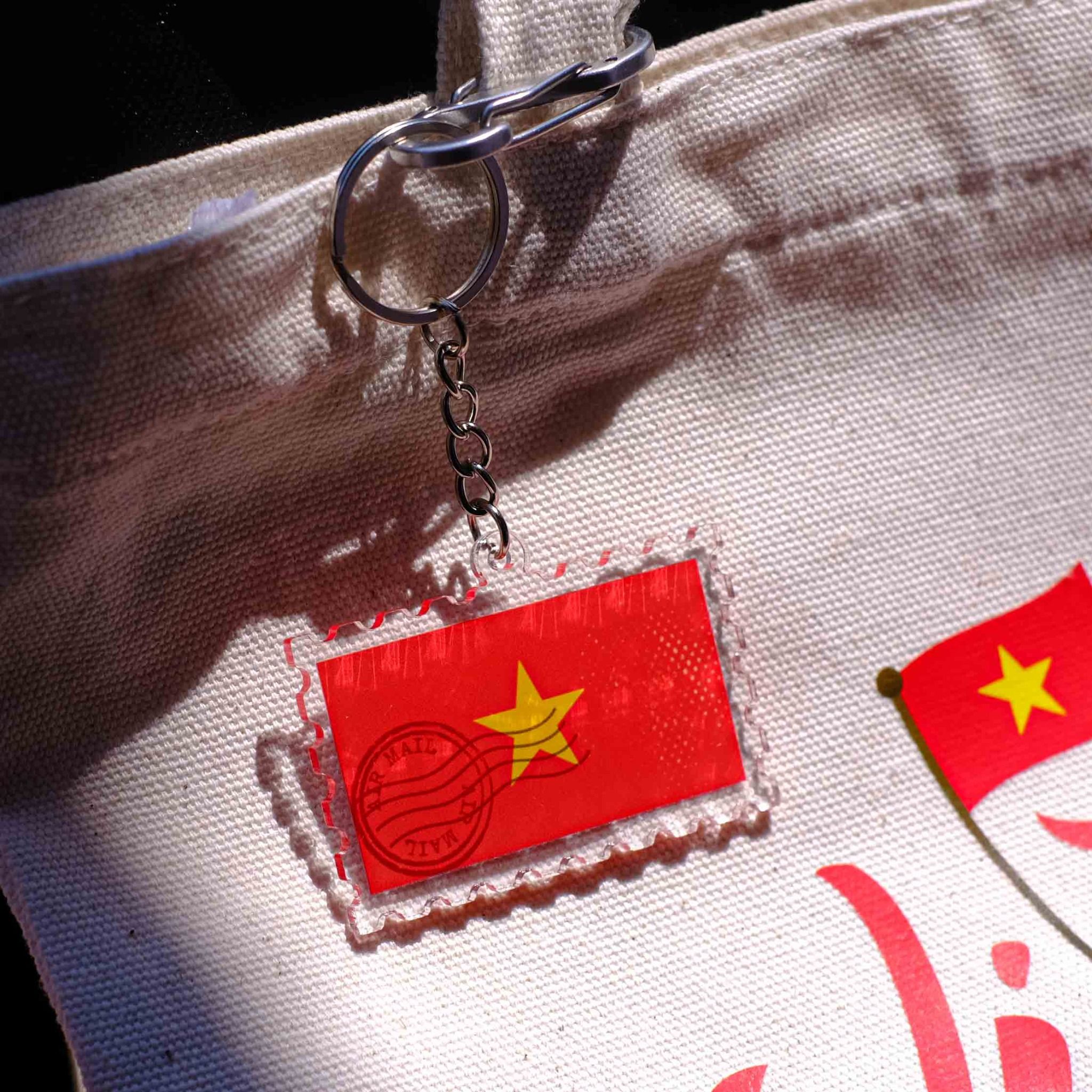 KC0005 Con Tem Lá Cờ Việt Nam - Móc khóa Acrylic