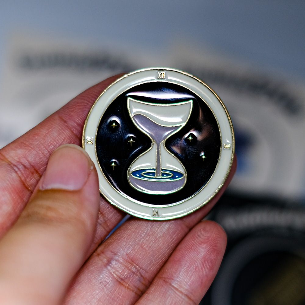 EPIN019 Hourglass Luminous - Enamel Pin - Huy hiệu kim loại