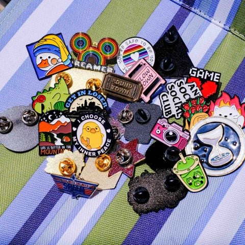  EPIN024 Be Yourself - Set 4 Enamel Pin - Huy hiệu kim loại 