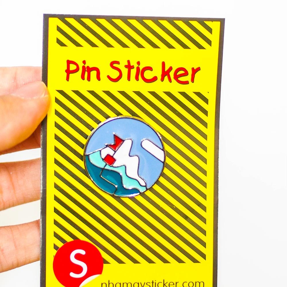 Ngọn núi cờ đỏ tròn - Pin sticker ghim cài áo