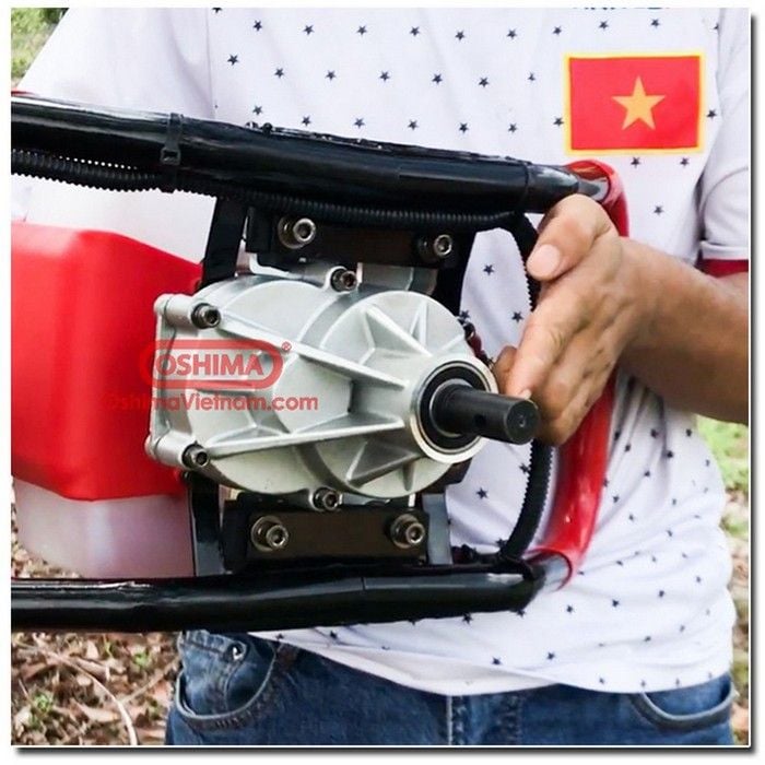 Máy khoan đất khoan lỗ trồng cây Oshima 2P đỏ tặng kèm mũi khoan đất 150mm