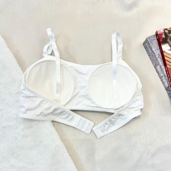  Áo lá trắng có mút đệm mỏng không gọng 