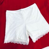  Quần mặc váy cotton Benee phối viền ren 