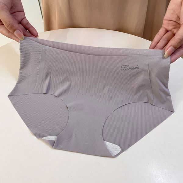  Quần lót su sọc lưng vừa, không đường may 