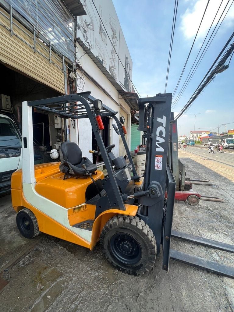 Bộ đôi 02 xe nâng dầu 2.5-3 tấn nâng cao 3m