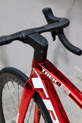 Xe Đạp Đua Trek P1 | Madone SLR 9 AXS Gen 6 ICON RED