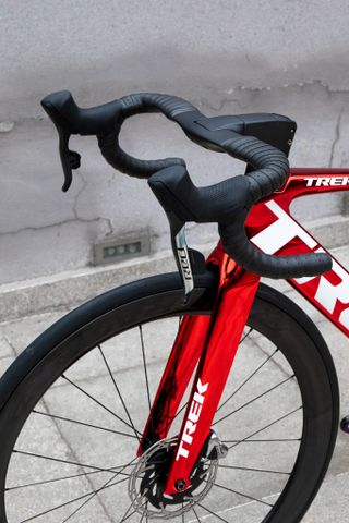 Xe Đạp Đua Trek P1 | Madone SLR 9 AXS Gen 6 ICON RED