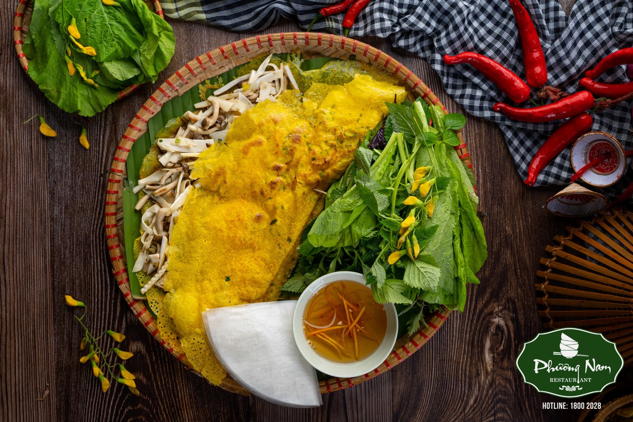 Bánh xèo tôm thịt là món ăn ngon và truyền thống của Việt Nam, được yêu thích bởi lớp vỏ giòn, nhân đậm đà cùng với sốt chấm thơm ngon. Hãy cùng ngắm nhìn hình ảnh bánh xèo tôm thịt để thưởng thức những miếng bánh ngon trên đĩa.