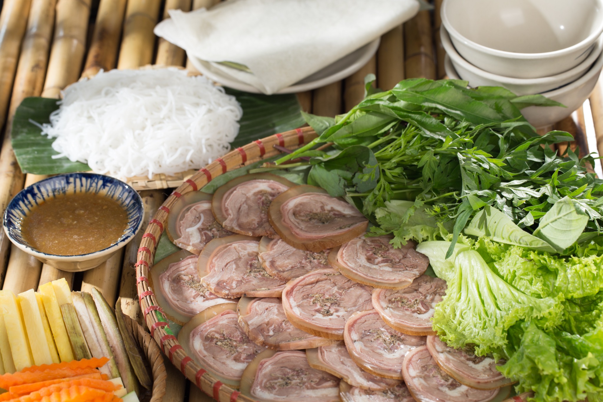 Bánh tráng Trảng Bàng cuốn bò tơ Củ Chi – Nhà hàng Phương Nam