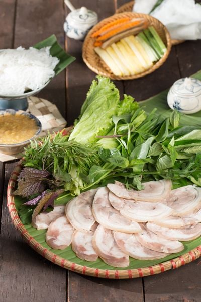 Rau cuốn bánh tráng​