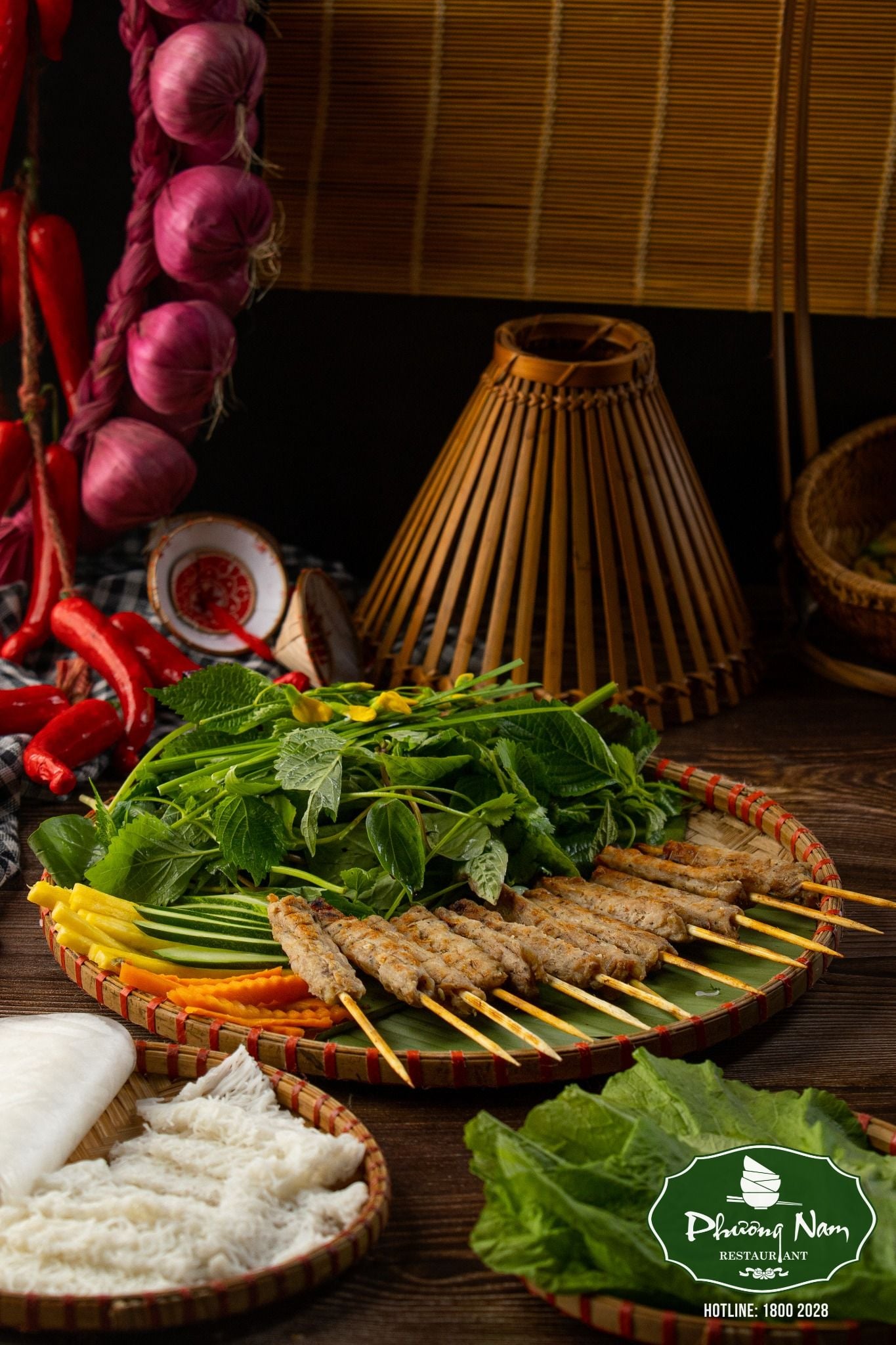 Nem nướng cuốn bánh hỏi