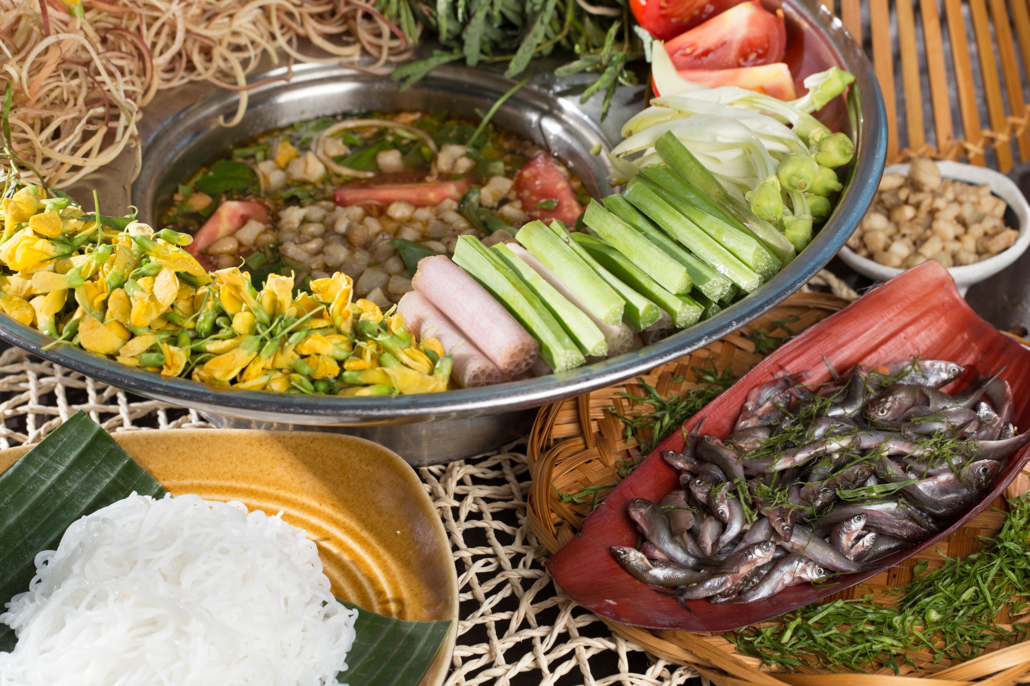 Lẩu cá linh - Bông điên điển