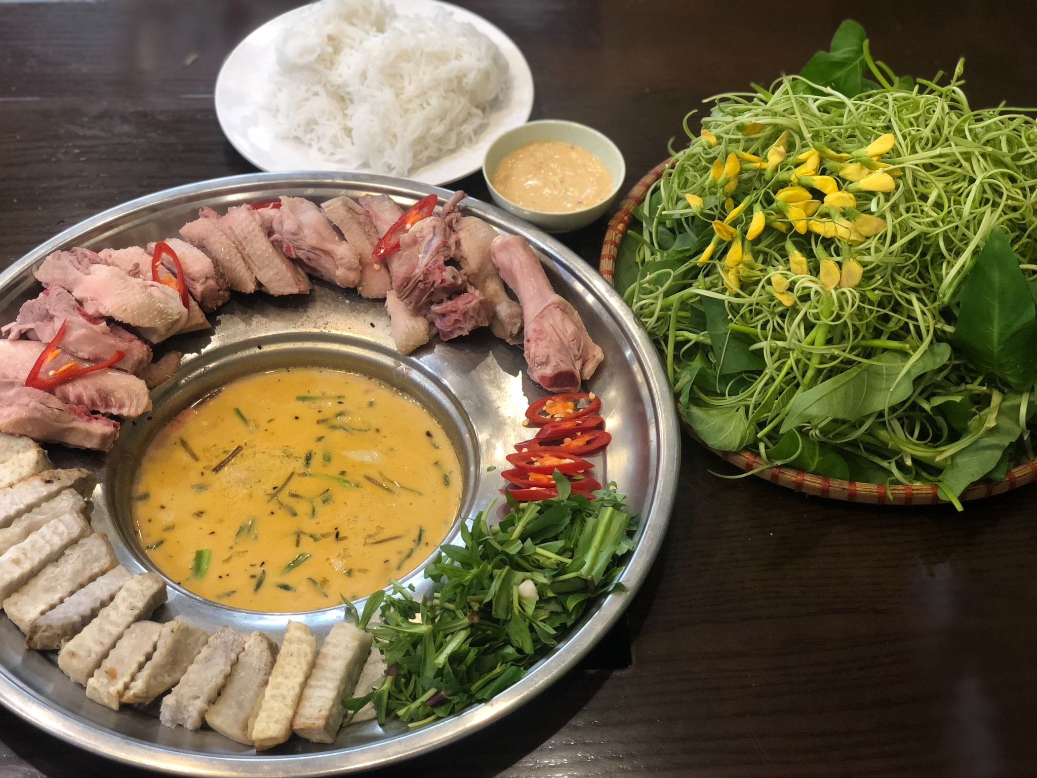 Cách thực hiện khoản lẩu vịt nấu nướng chao ngon mê mẩn cho 1 ngày mưa