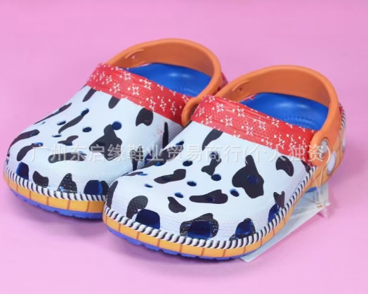  GIAY202546- Crocs 