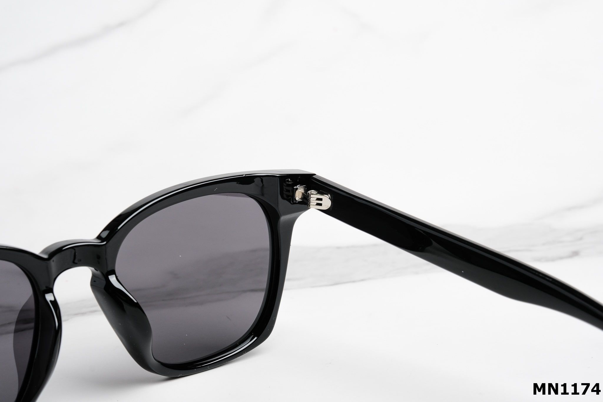  Kính Mát MN1174 