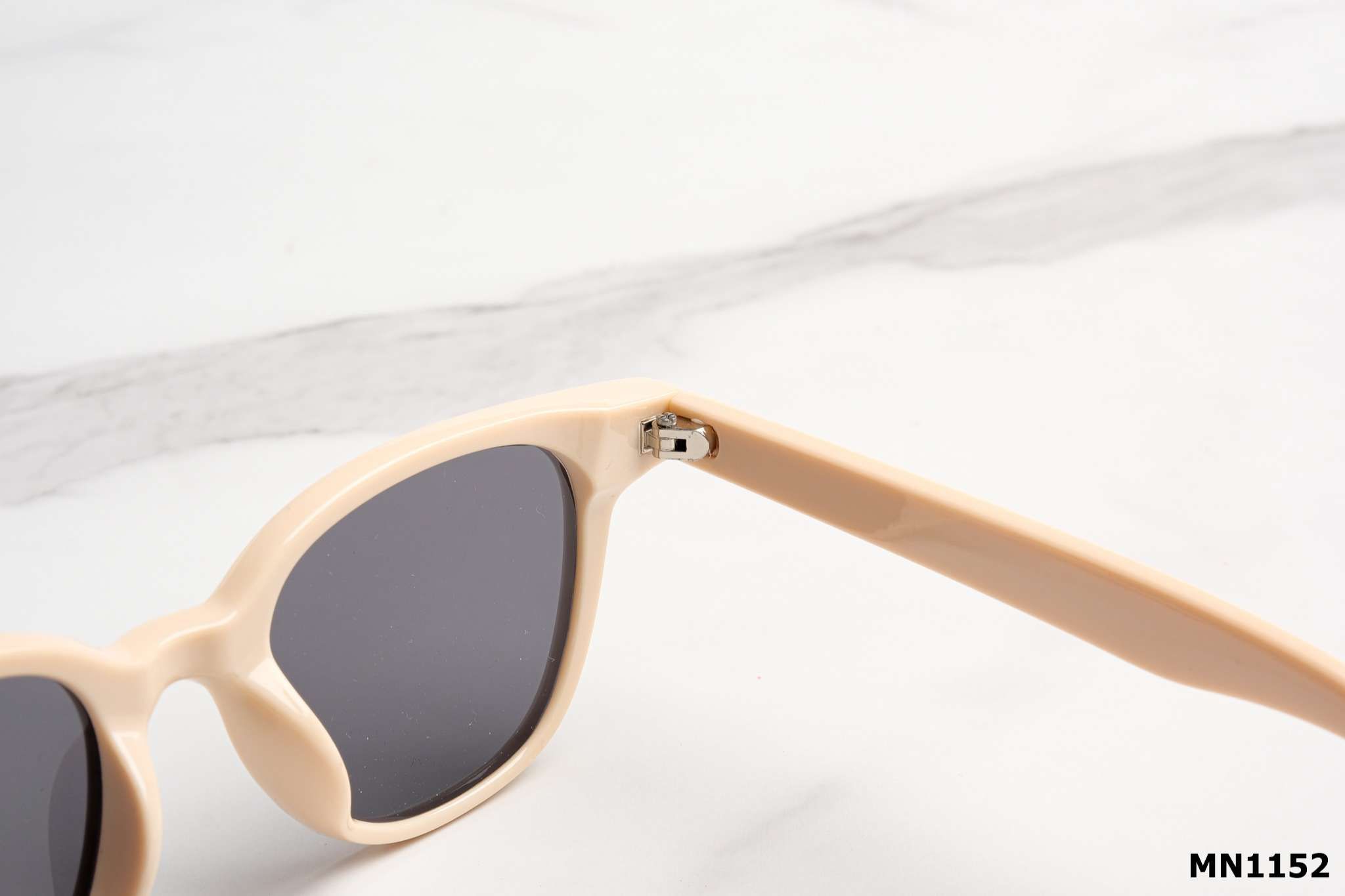  Kính Mát MN1152 