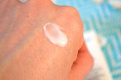 Kem Dưỡng Ẩm Và Giảm Kích Ứng Da Isis Pharma Sensylia Legere 40ml