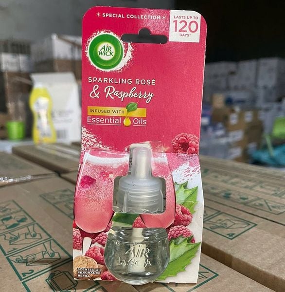 Chai tinh dầu cắm điện Air Wick Refill AWK4827 Sparkling Rose & Raspberry 19ml (Hương hoa hồng và quả mâm xôi)