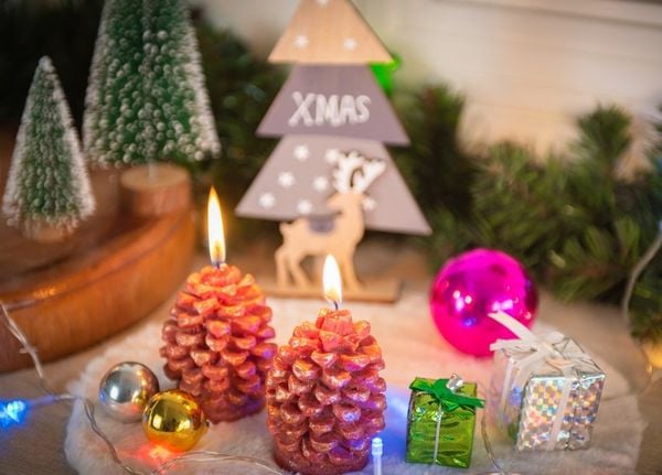 Nến thơm hình quả thông Noel MIC5098 (5 x 9 cm)