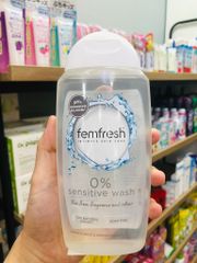 Dung dịch vệ sinh phụ nữ cho da nhạy cảm Femfresh 250ml